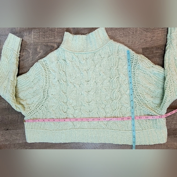 Free People Merry Go Round Cable Knit Sweater Women's XS Mint Oversized Cropped - Picture 9 of 13